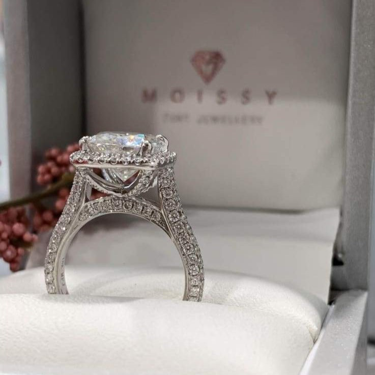 Amber ~ 18Kw ~ 9.5Mm Cushion Moissanite Diamond Halo And Band - Ring