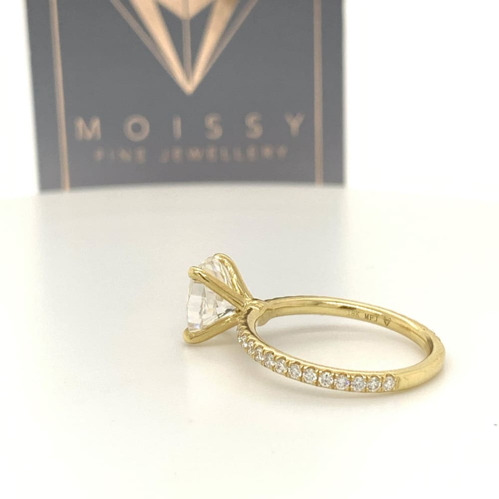 Asia~ 18Ky 9X7Mm Oval Moissanite Diamond Band - Ring