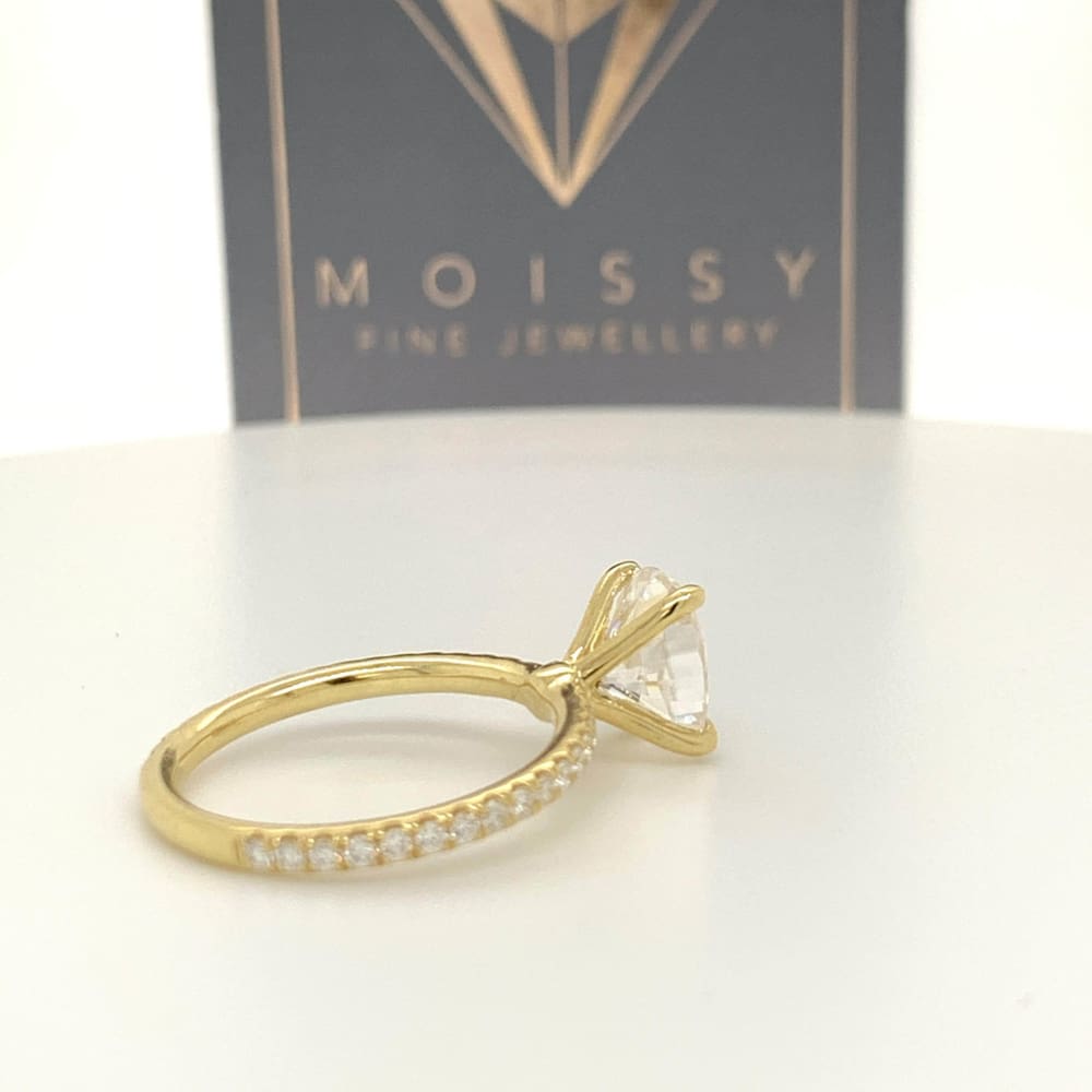 Asia~ 18Ky 9X7Mm Oval Moissanite Diamond Band - Ring